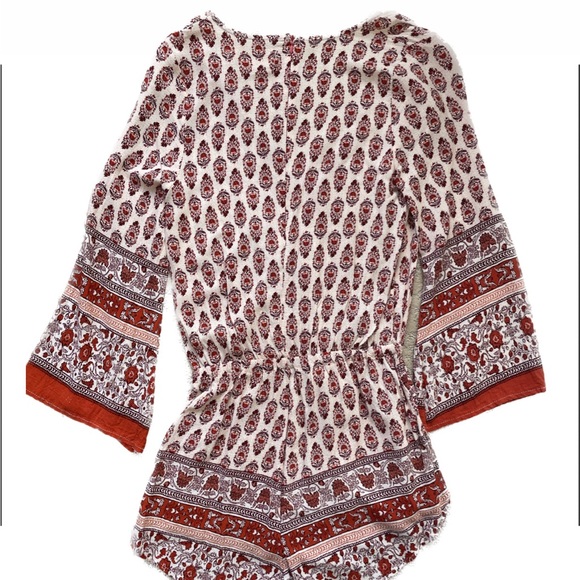 REVERSE BOHO ROMPER WITH DECORATIVE ADJUSTABLE WAIST DRAWSTRING (XS) NEVER WORN - Picture 2 of 4